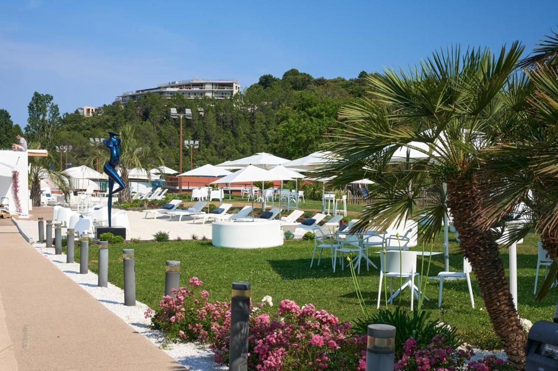 Mouratoglou Hotel & Resort Biot Buitenkant foto